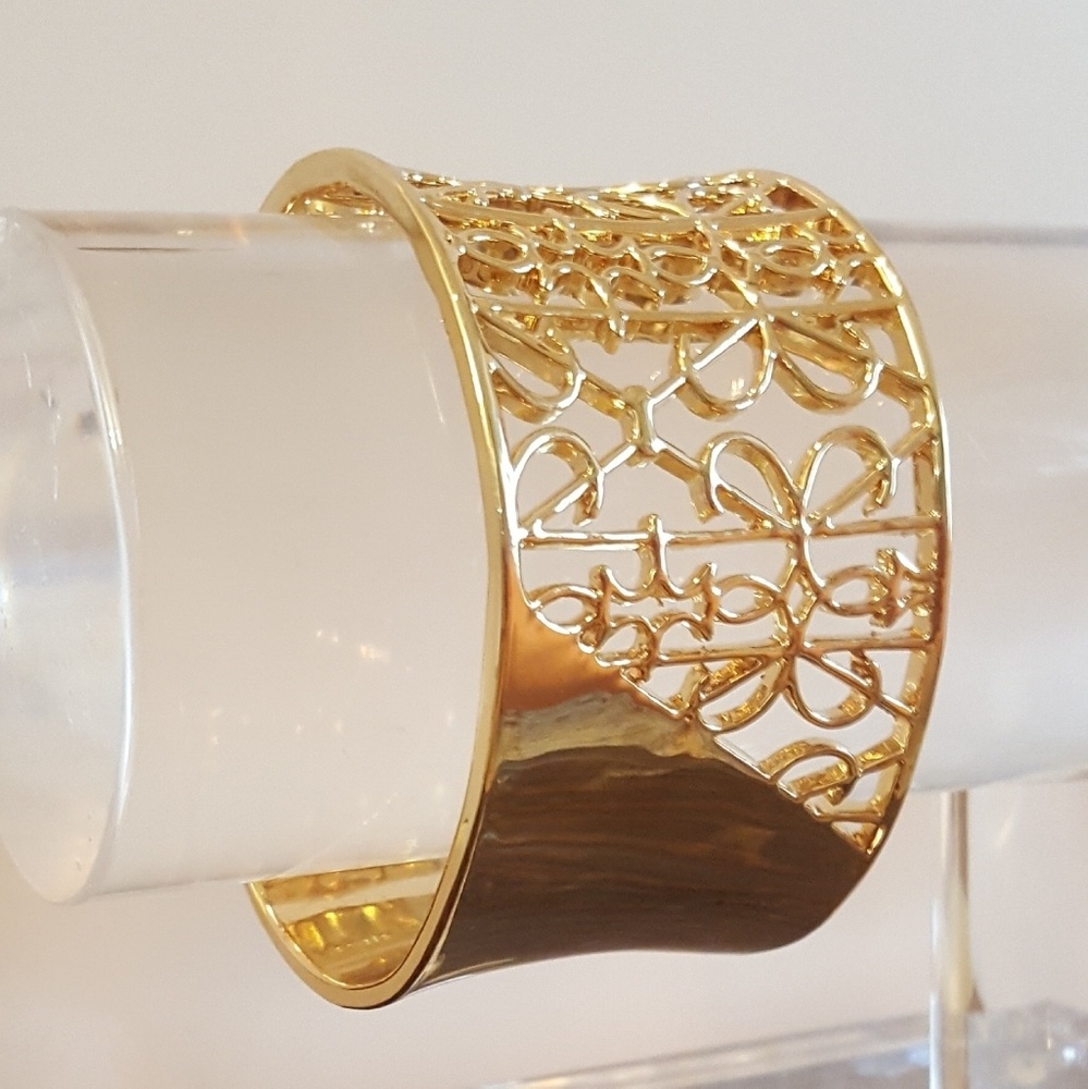 Vera Bradley Signature Wide Cuff